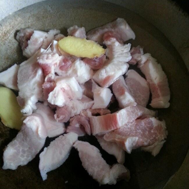 豇豆燒肉燜飯的做法 步骤2