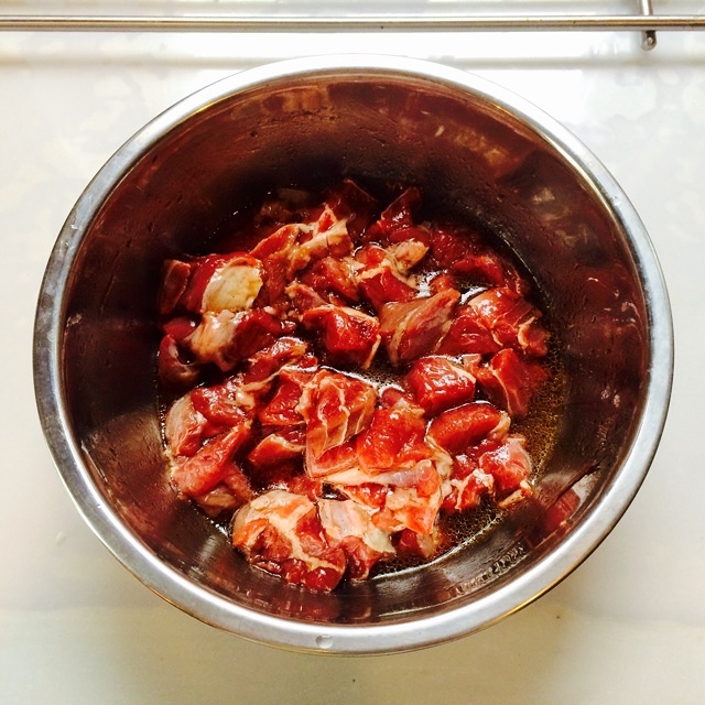 砂鍋炖土豆牛肉的做法 步骤1