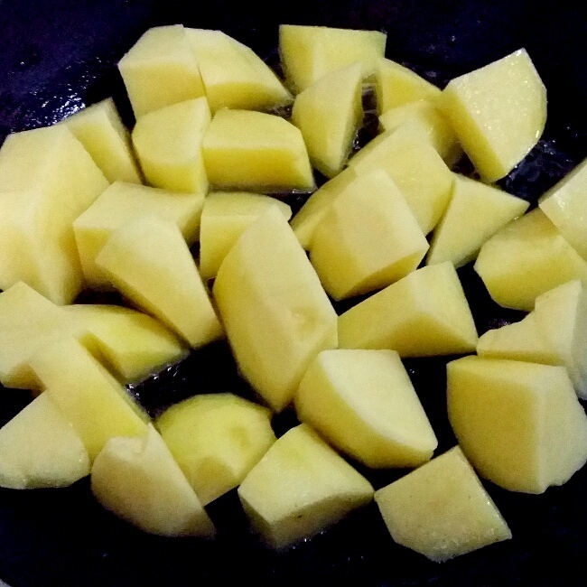 黃油煎土豆的做法 步骤1