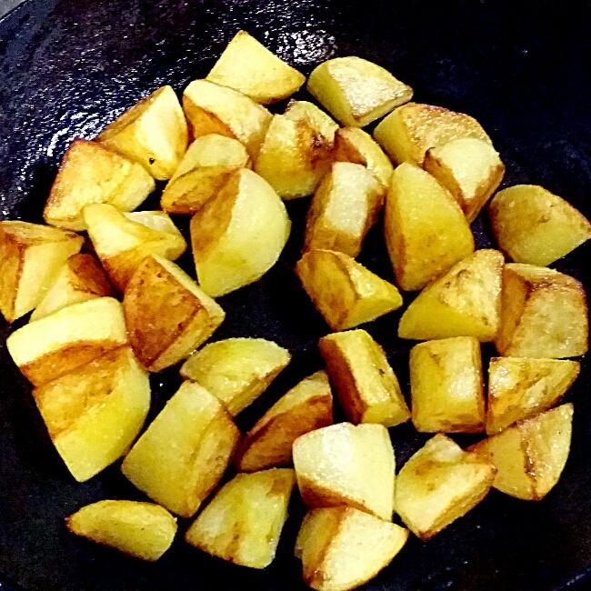 黃油煎土豆的做法 步骤2