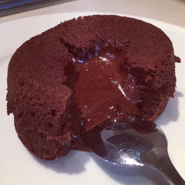 給妹子群的巧克力熔岩蛋糕的做法 步骤8