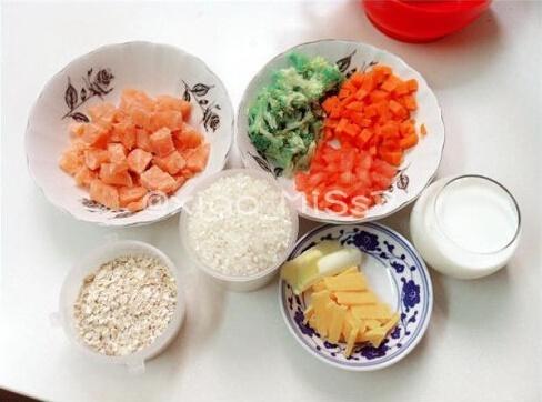 【輔食制作】:三文魚西蘭花燴飯(8個月以上)的做法 步骤1