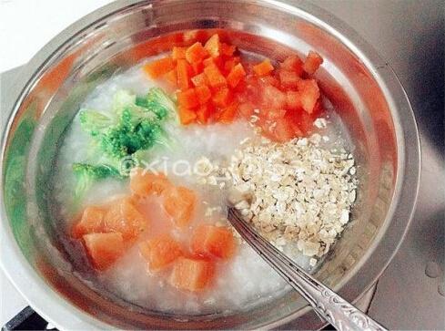 【輔食制作】:三文魚西蘭花燴飯(8個月以上)的做法 步骤2