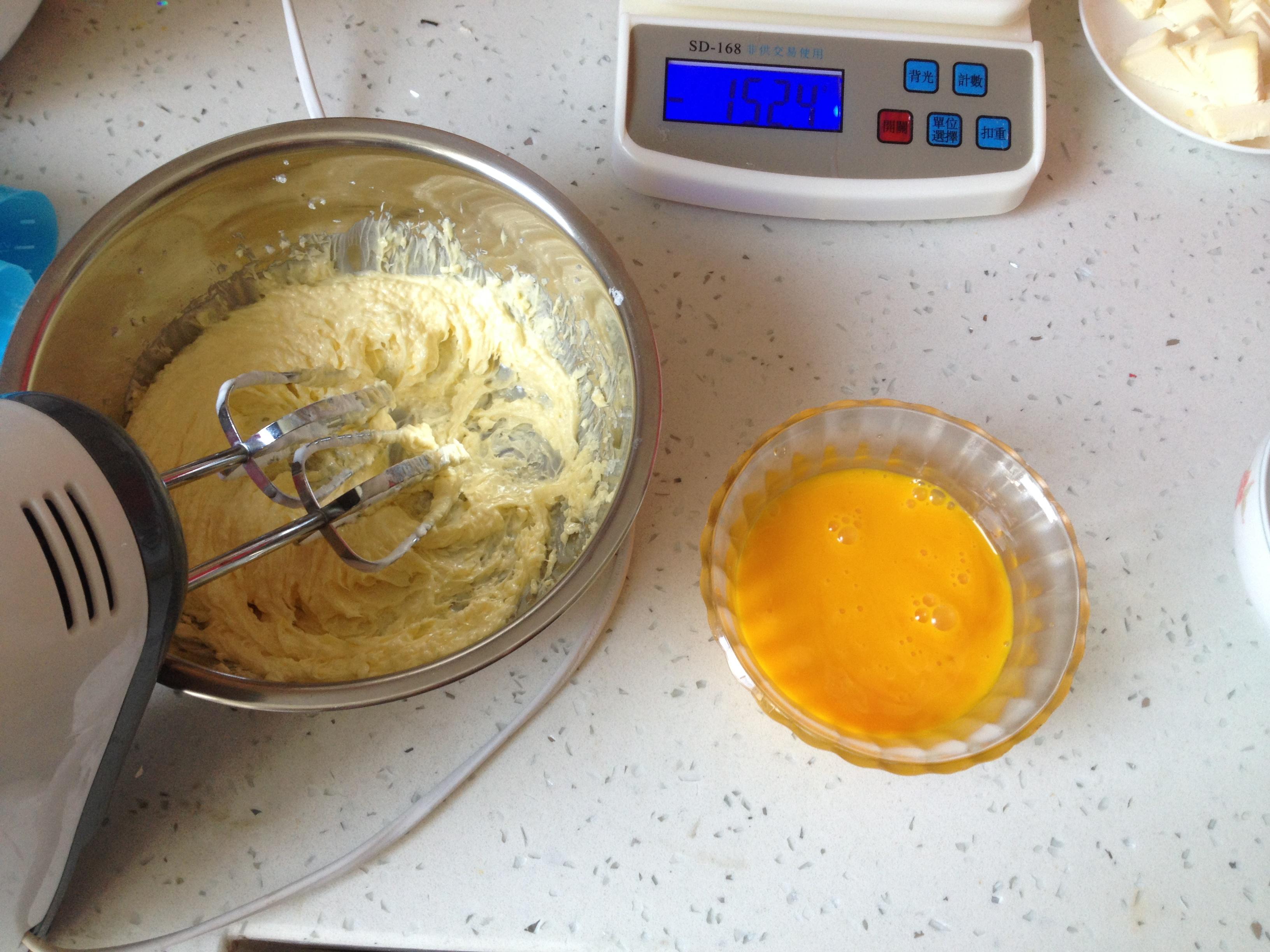 重油輕乳酪磅蛋糕（不用泡打粉）的做法 步骤4