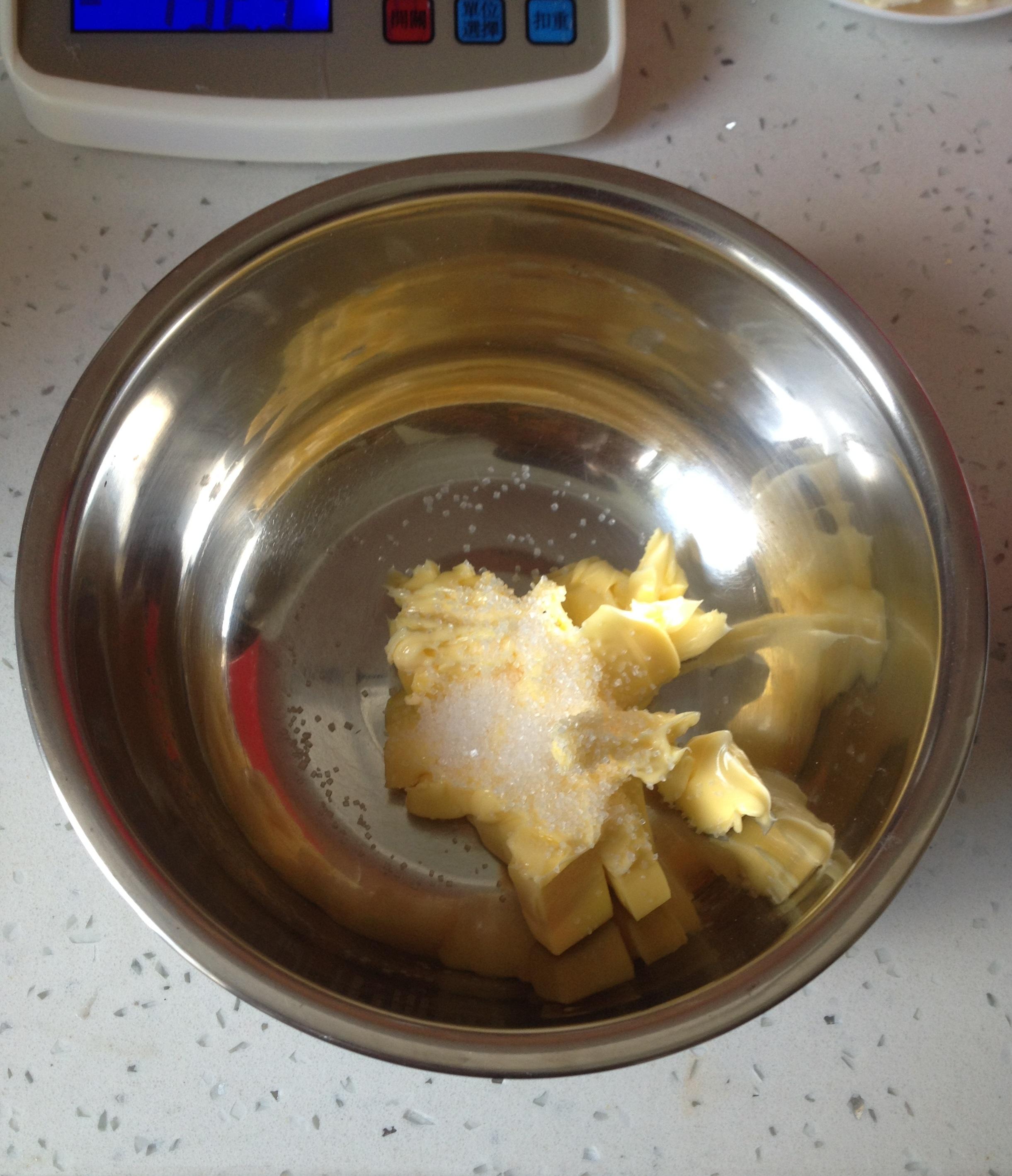 重油輕乳酪磅蛋糕（不用泡打粉）的做法 步骤3