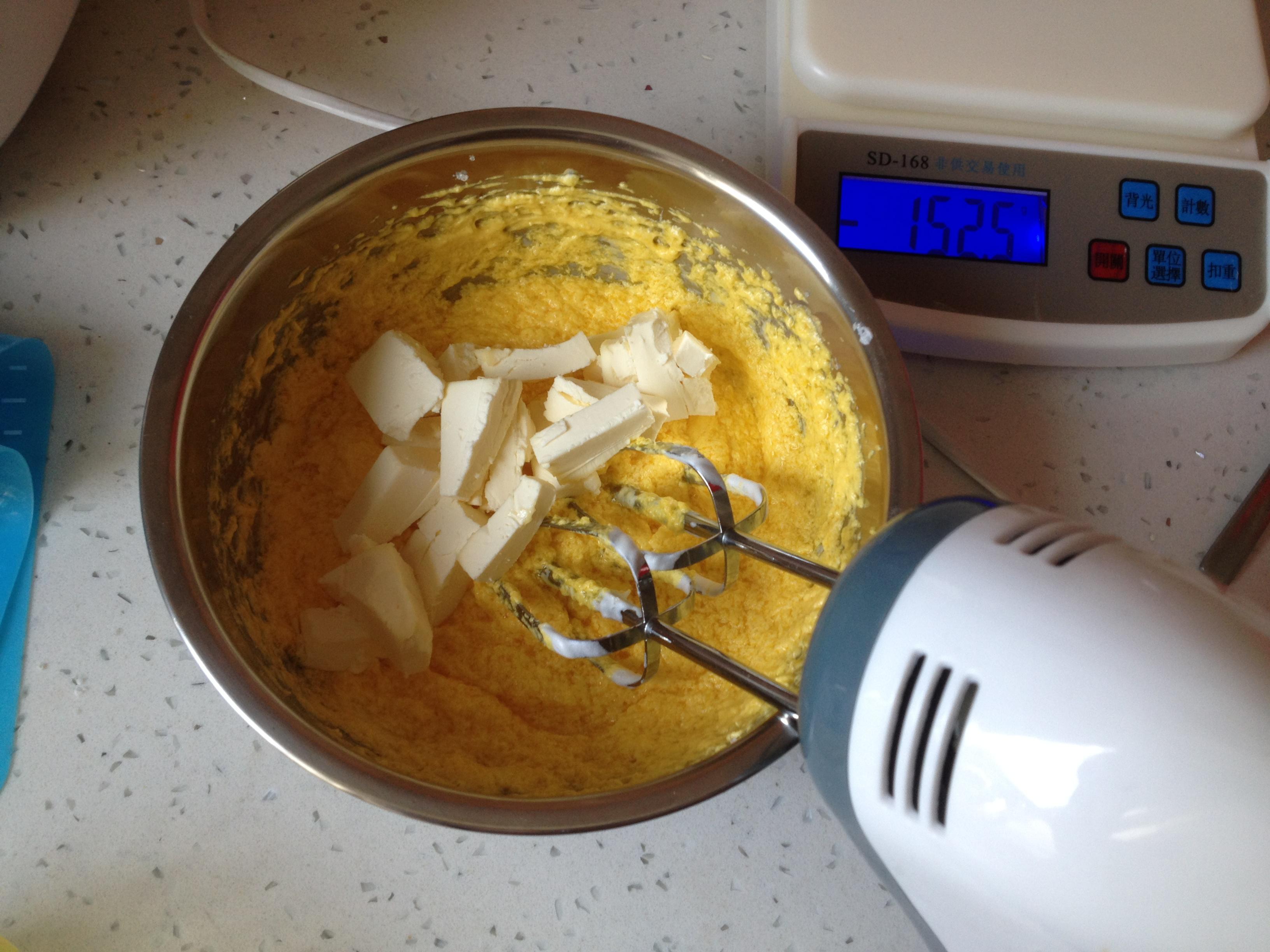 重油輕乳酪磅蛋糕（不用泡打粉）的做法 步骤5