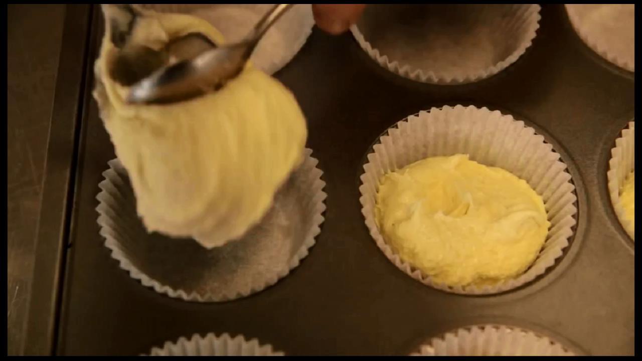 超完美香草蛋糕(Vanilla Cupcake)的做法 步骤5
