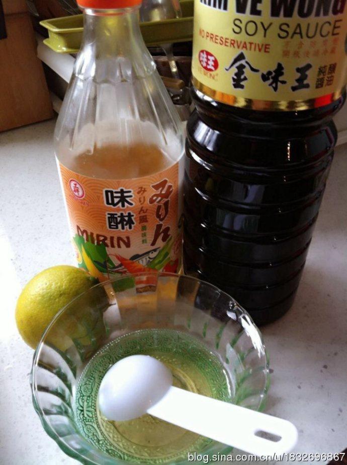 香煎黑芝麻三文魚搭配青檸酸汁的做法 步骤1