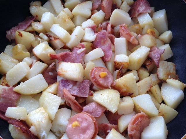 簡單的早餐土豆焗培根的做法 步骤2