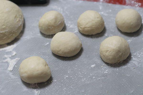 #百吉福創意芝士早餐# 試用就要來個不同的，螺旋面包配奶酪土的做法 步骤3