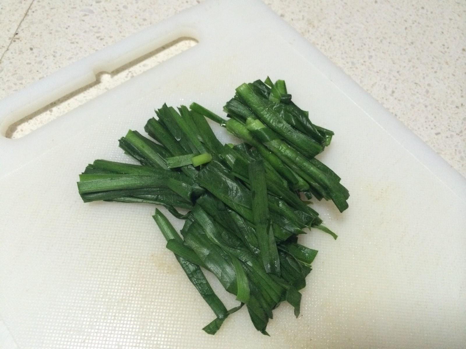 《昨日的美食》之韭菜拌納豆的做法 步骤4