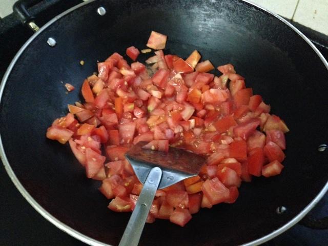 番茄肉醬面的做法 步骤2