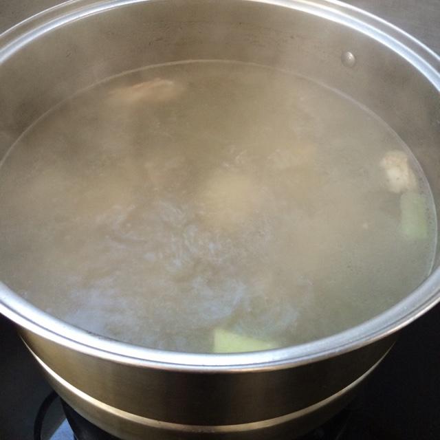 胡蘿卜排骨湯的做法 步骤3