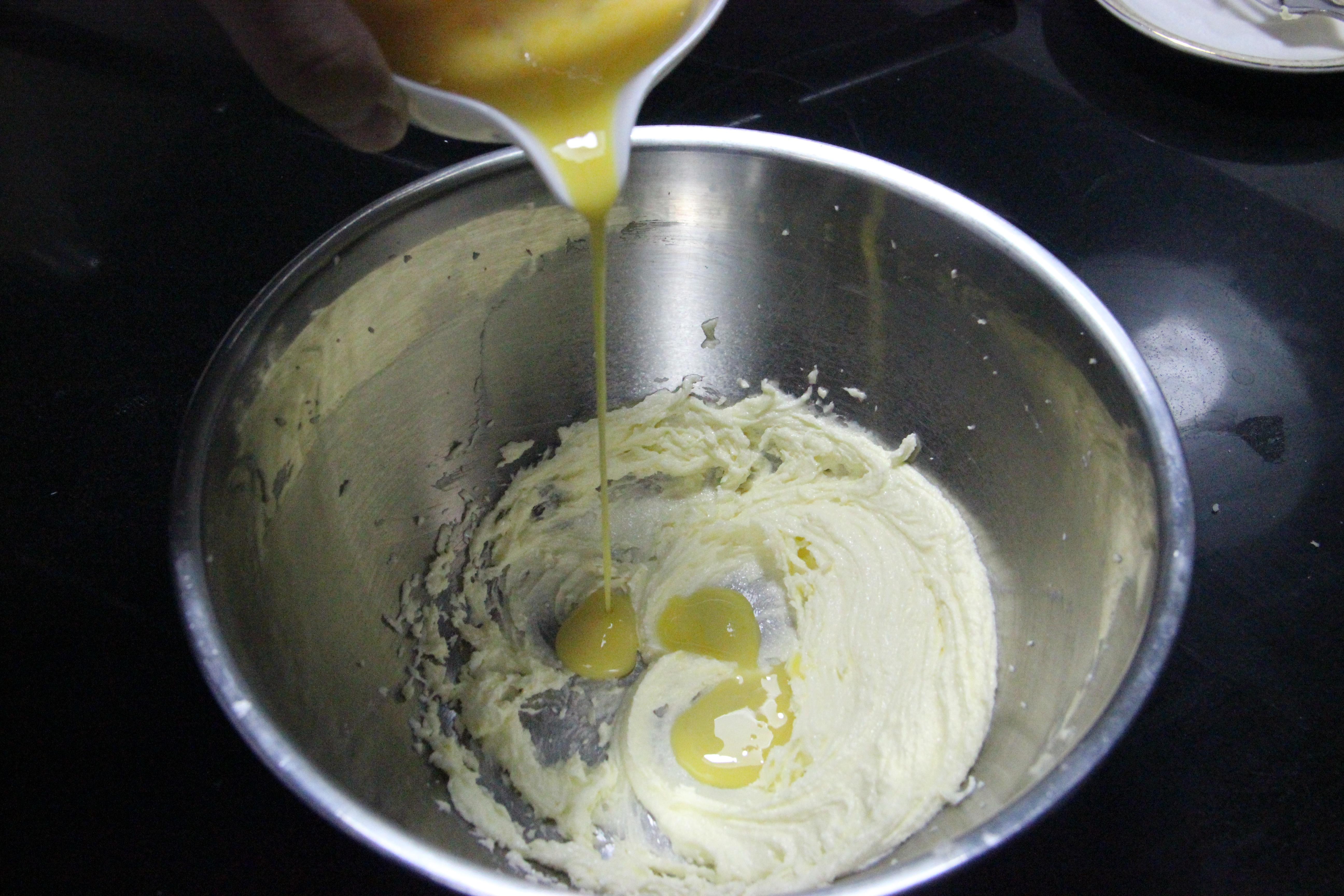 椰香葡萄馬芬蛋糕的做法 步骤2