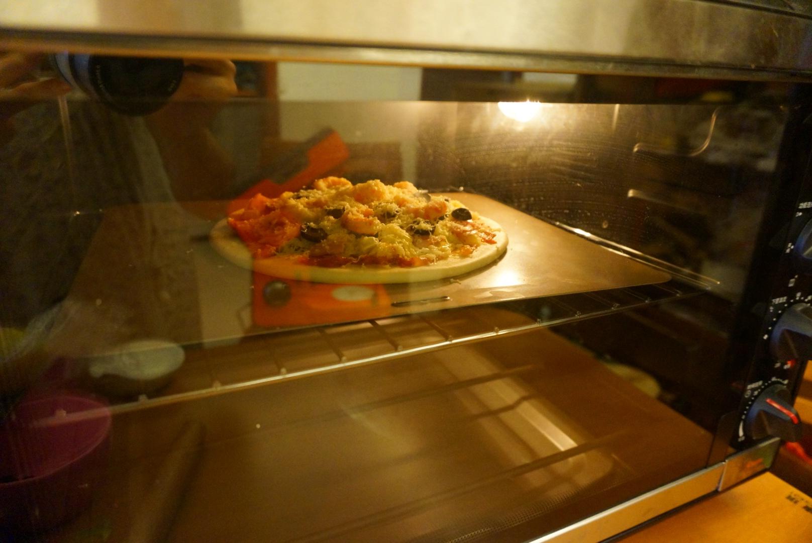 黑橄欖培根蝦仁披薩的做法 步骤18