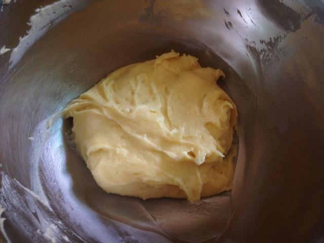 伊凡面包之鮮奶雪露包（我做過最柔軟的面包）冰激淋夾餡的做法 步骤11