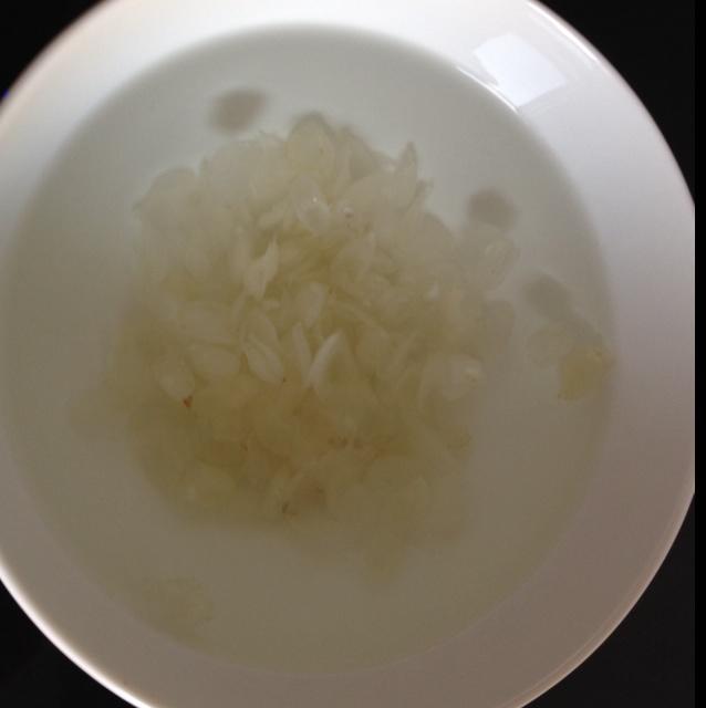 桃膠皂角米糖水的做法 步骤2