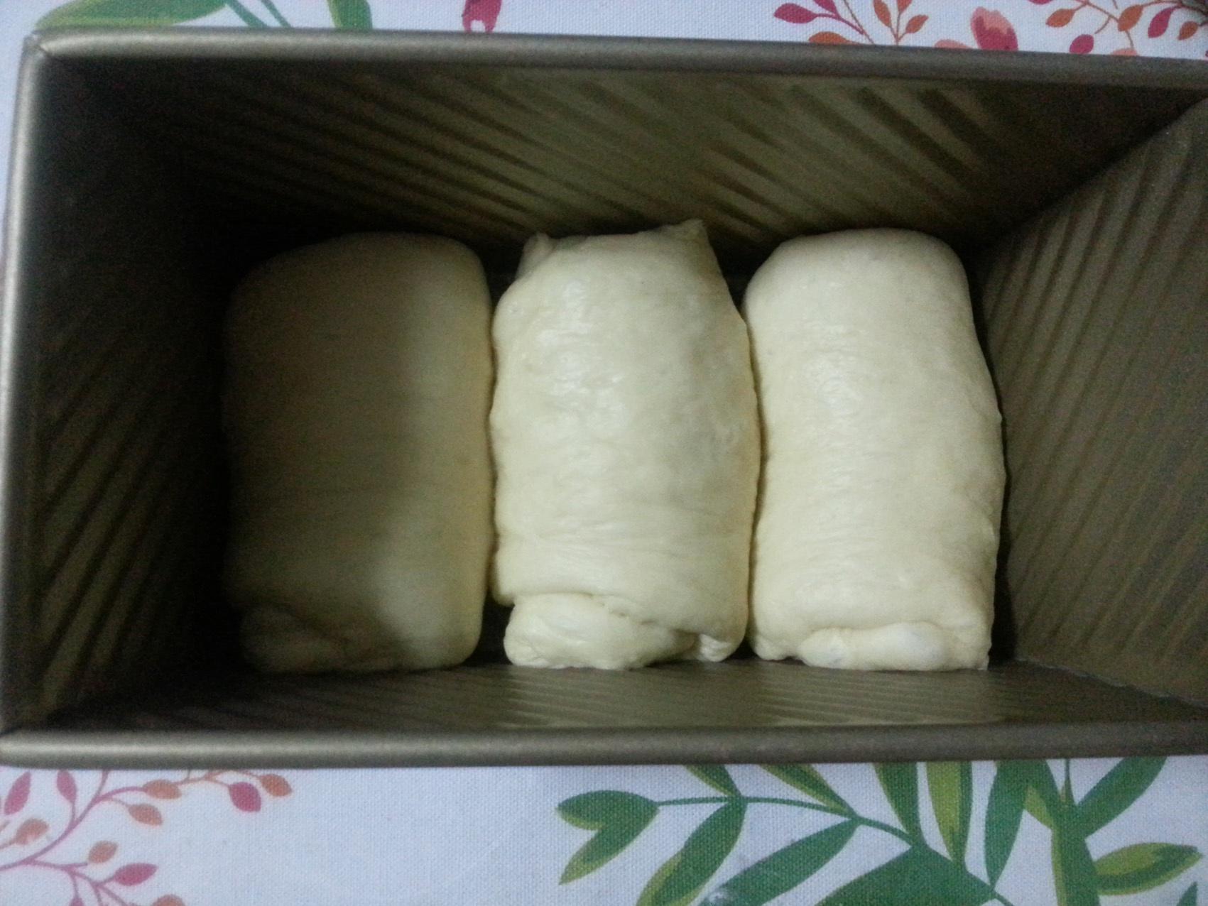 冷藏中種北海道吐司（面包機和烤箱配合制作）的做法 步骤5