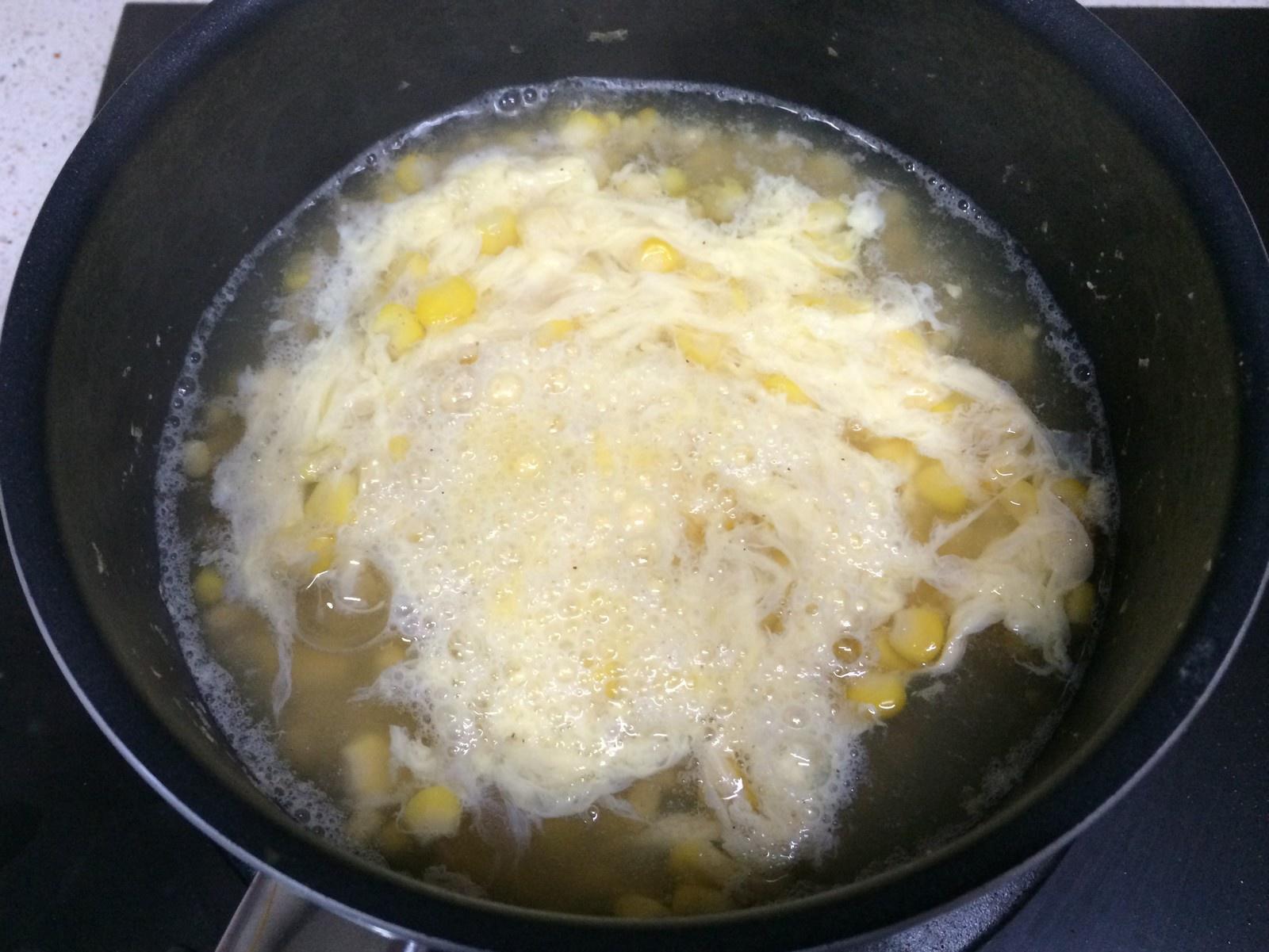 《昨日的美食》之玉米蛋花湯的做法 步骤4