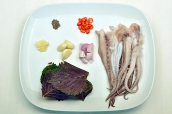 紫蘇焗魷魚須的做法 步骤1