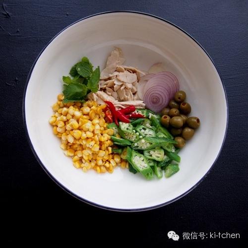 “kiki廚房”消夏低熱量料理 秋葵雞肉沙拉的做法 步骤1