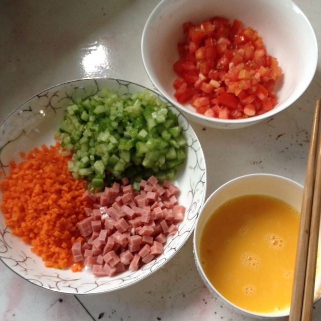 蛋炒飯（多菜版）的做法 步骤1