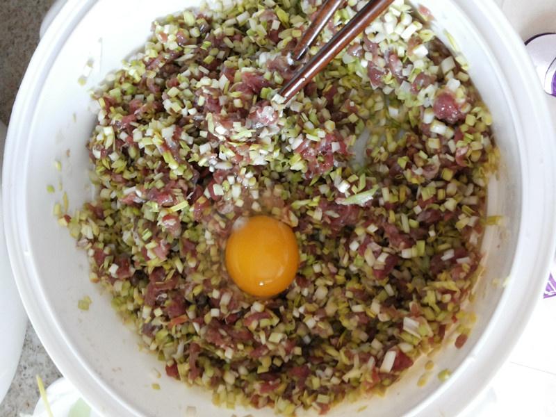 翡翠韭黃牛肉水餃的做法 步骤2