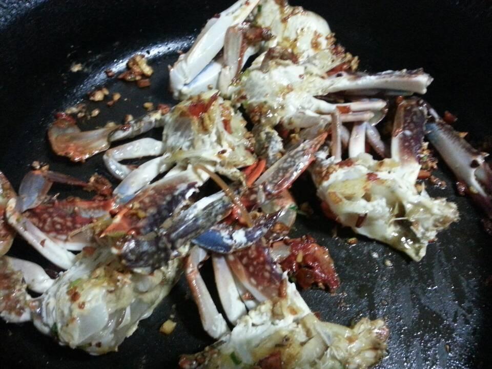 螃蟹粉絲煲的做法 步骤7