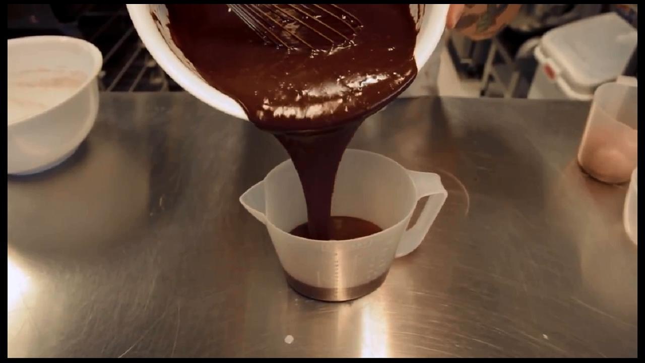 美味濕潤 巧克力Cupcake的做法 步骤4