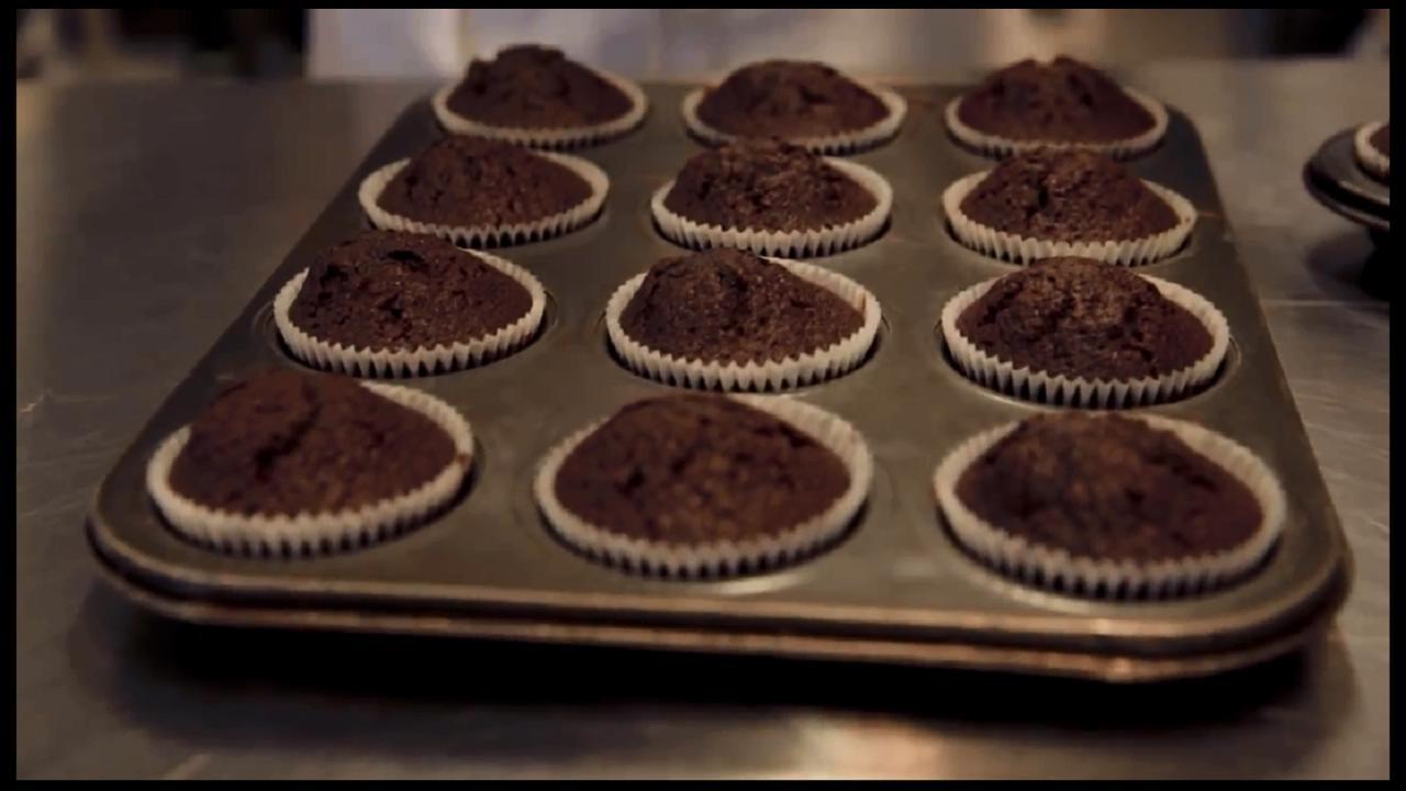 美味濕潤 巧克力Cupcake的做法 步骤6