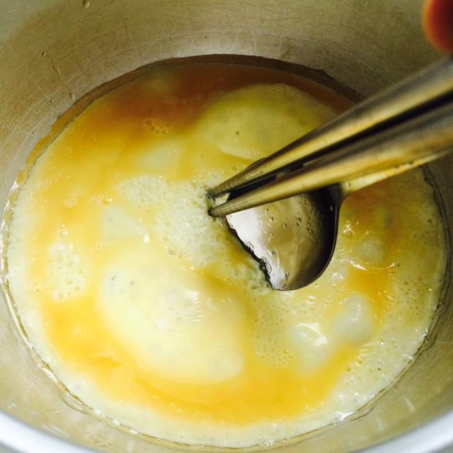 番茄炒雞蛋湯...面（電飯鍋版）的做法 步骤1