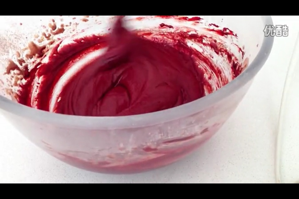 經典紅絲絨杯子蛋糕（red velvet cupcake）的做法 步骤7