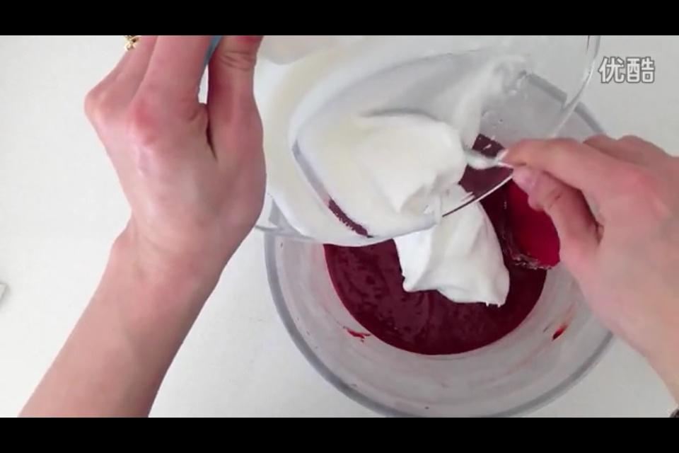 經典紅絲絨杯子蛋糕（red velvet cupcake）的做法 步骤9