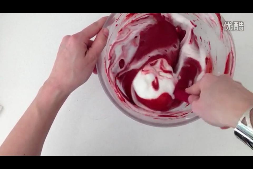 經典紅絲絨杯子蛋糕（red velvet cupcake）的做法 步骤10