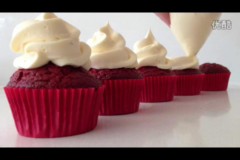 經典紅絲絨杯子蛋糕（red velvet cupcake）的做法 步骤14