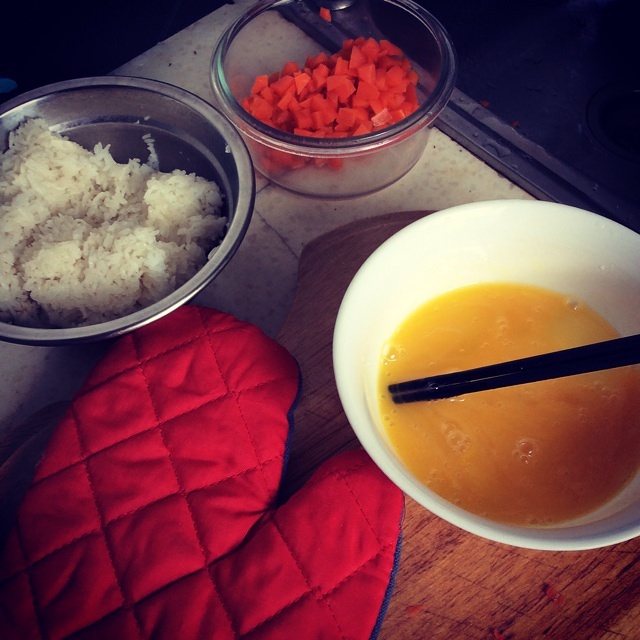胡蘿卜蛋炒飯的做法 步骤1