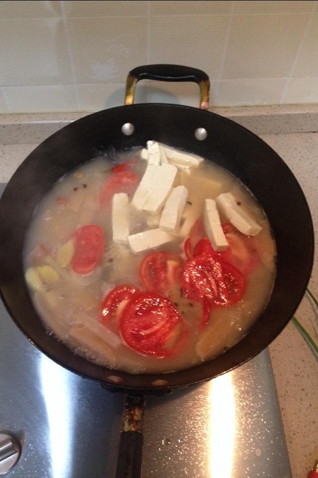 西紅柿鯽魚湯的做法 步骤4