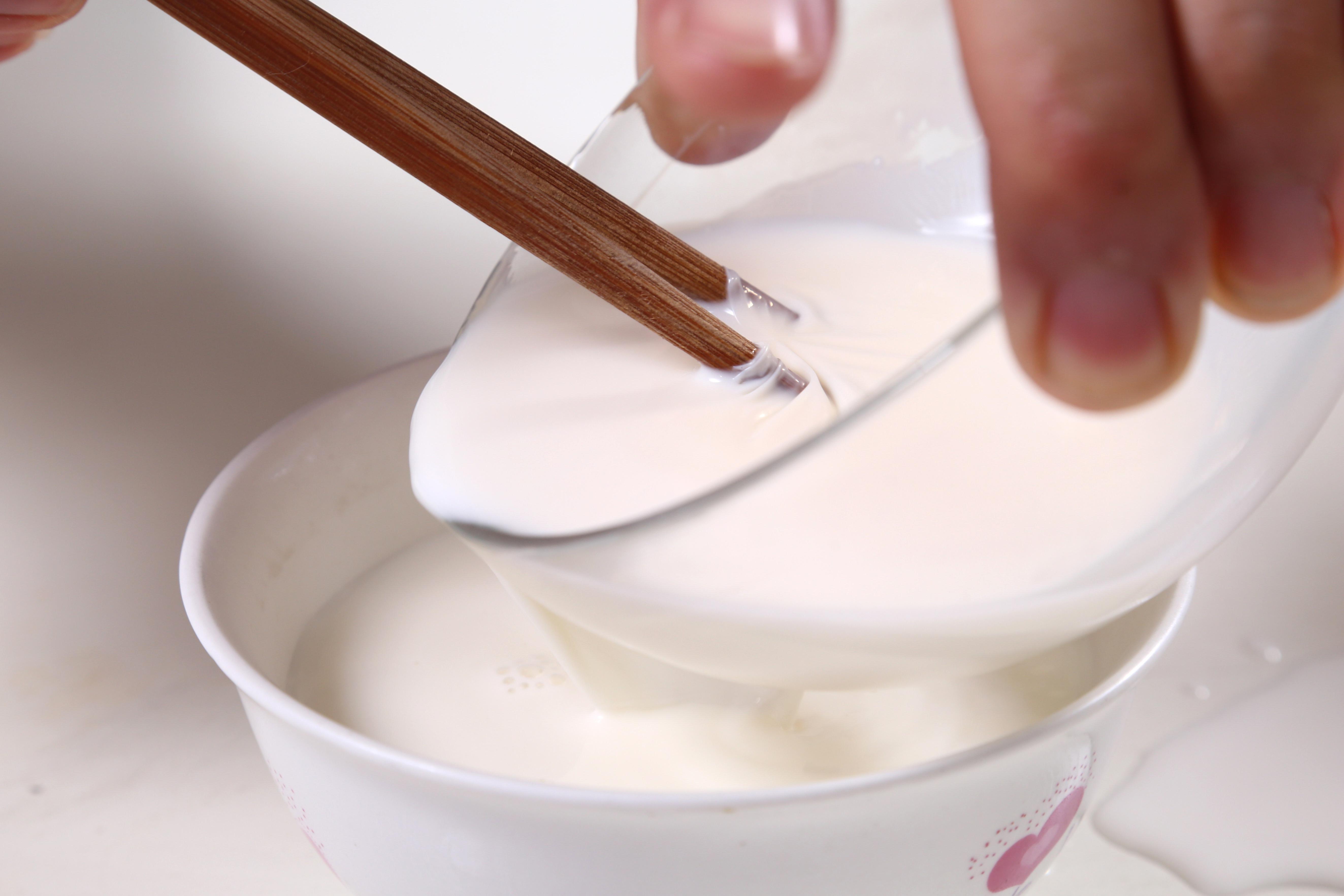 廣東特色甜品—雙皮奶的做法 步骤2