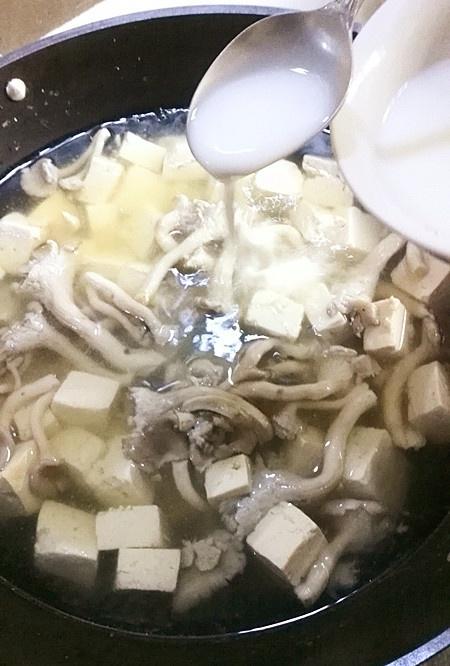 鮮美的滋潤湯---姬菇豆腐湯的做法 步骤6