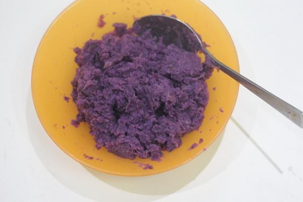 紫薯冰淇淋做法（面包機做冰淇淋）的做法 步骤1