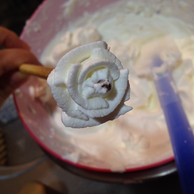 松軟米粉蛋糕卷的做法 步骤9