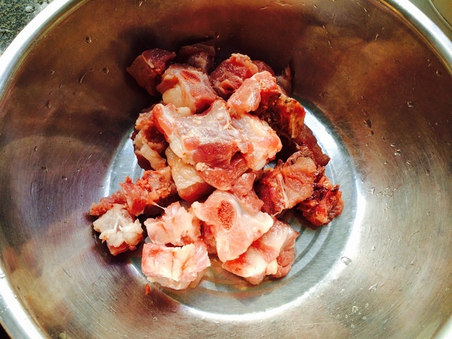 金針炖肉（黃花菜炖肉）——超經典媽媽菜的做法 步骤2