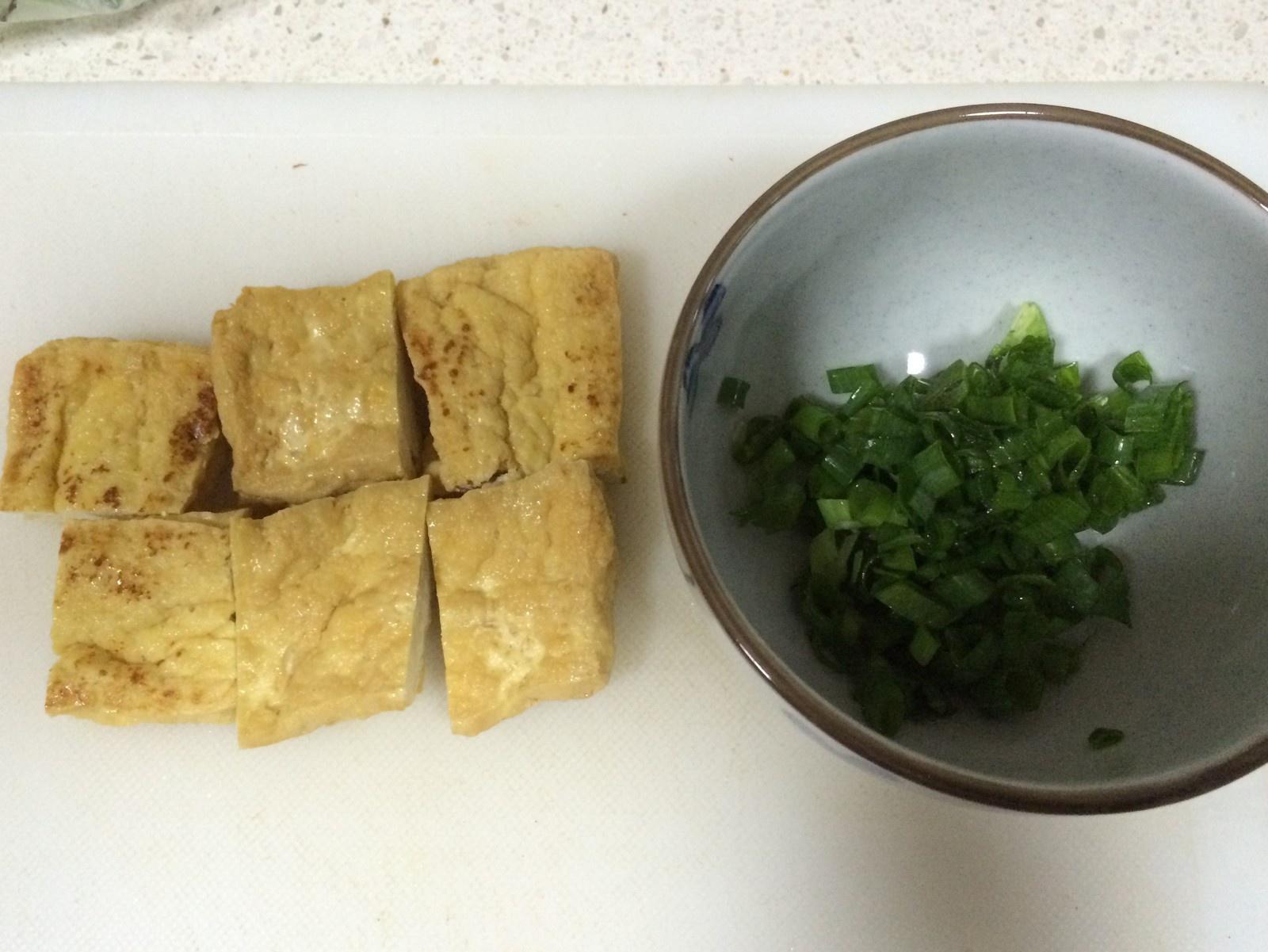 《昨日的美食》之烤油豆腐瓖味噌的做法 步骤3