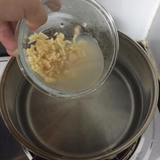 鮑魚瑤柱牛乳粥的做法 步骤4