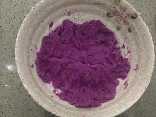 給自己的減肥餐-紫薯饅頭的做法 步骤1