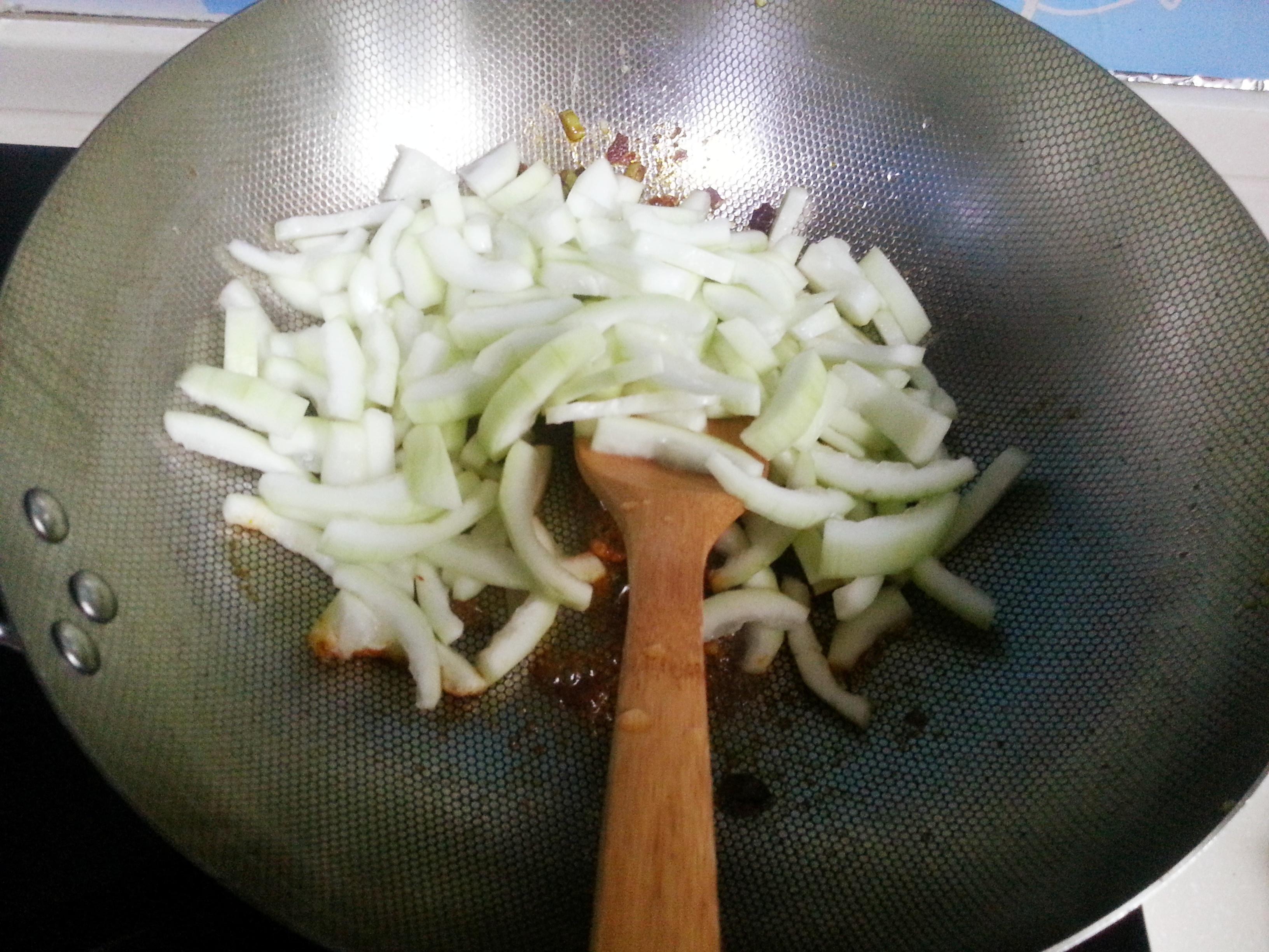 時令蔬菜——醬炒蒲瓜的做法 步骤8