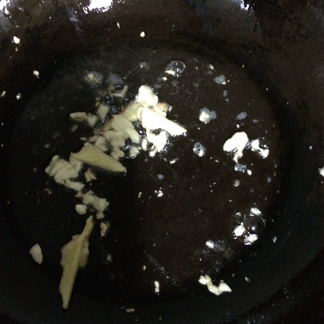 廣東豆瓣醬燜雞的做法 步骤2