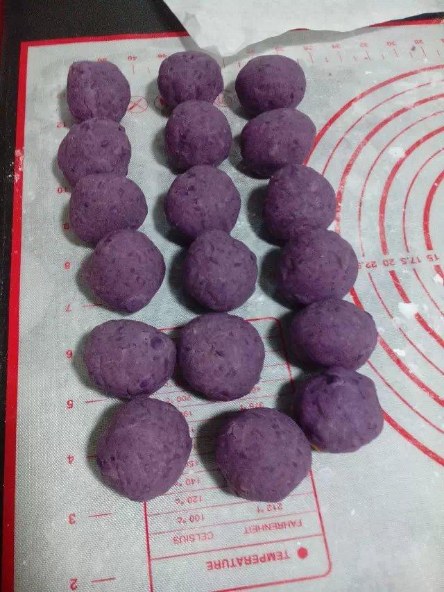 酥皮紫薯餅的做法 步骤2