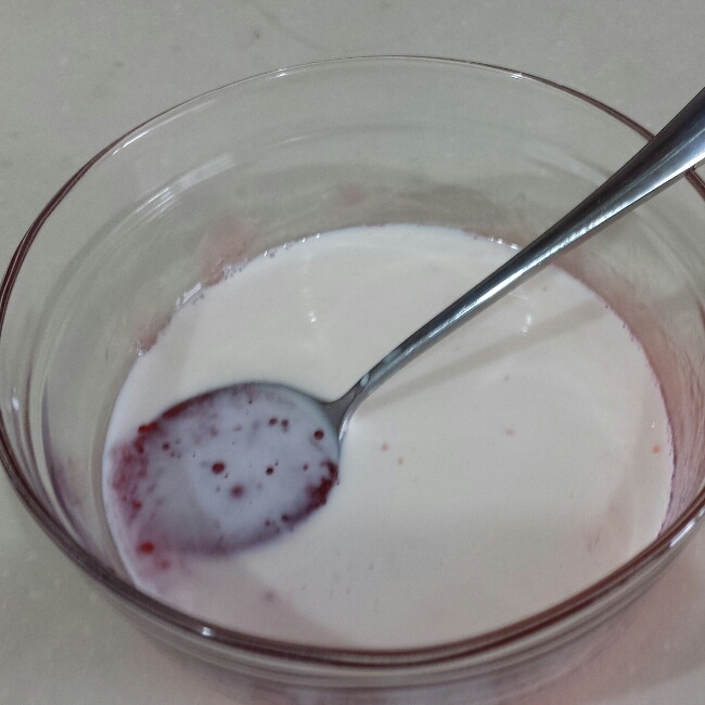 QQ糖草莓布丁的做法 步骤3