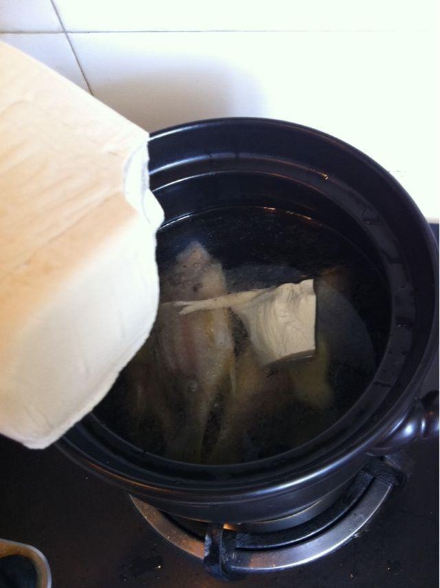 娃娃菜豆腐魚湯的做法 步骤2